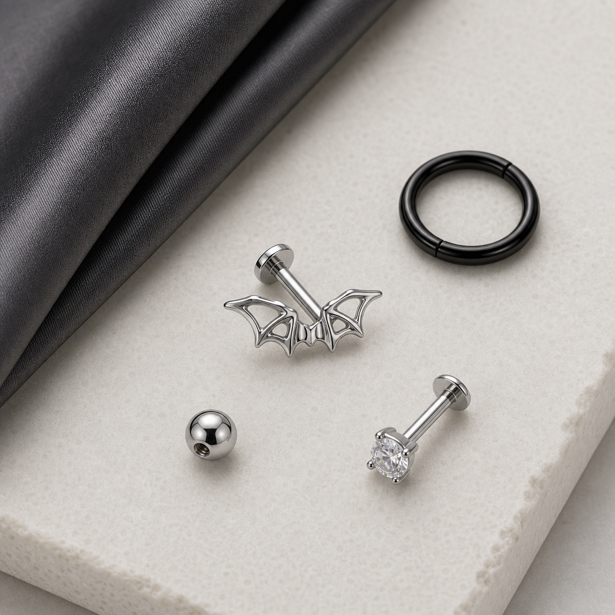 [TOPOSH-LEGACY-LAYOUT-REPAIR-20260717-LEGACY06:TP-FB-IN-SIL-16G6-T4-PLN-008:06] Bat Wing Titanium Flat Back – Silver | 06_accessory_flatlay