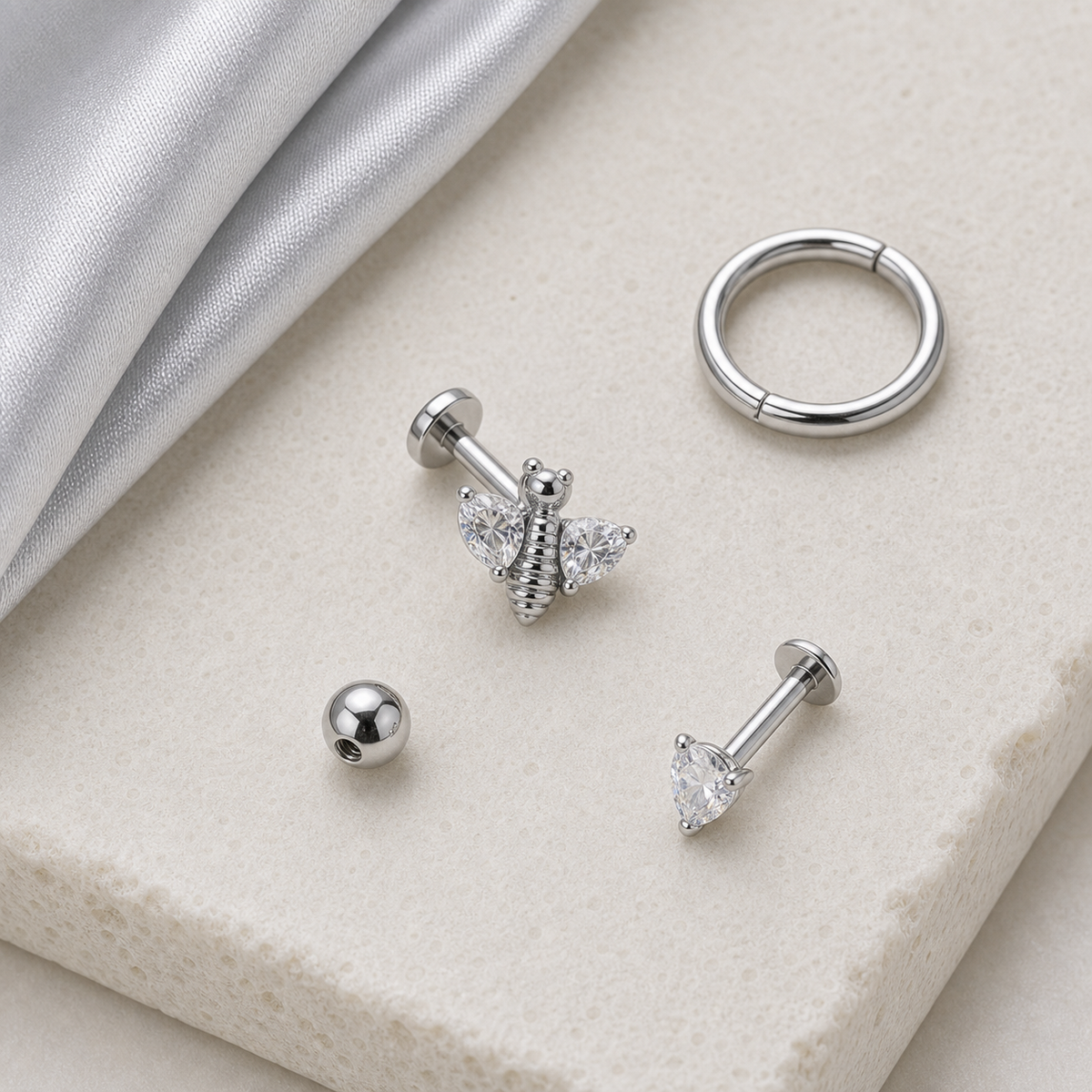 [TOPOSH-LEGACY-LAYOUT-REPAIR-20260717-LEGACY06:TP-FB-IN-SIL-16G8-T4-CLCZ-012:06] Bee Clear CZ Titanium Flat Back – Silver | 06_accessory_flatlay