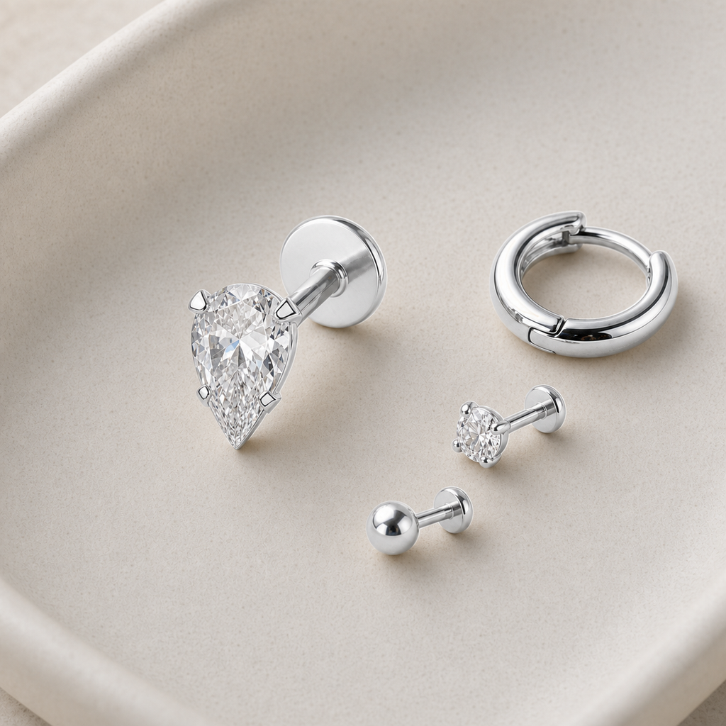 [TOPOSH-LEGACY-LAYOUT-REPAIR-20260717-LEGACY09:TP-FB-IN-SIL-16G8-T4-CLCZ-1480:06] Pear Clear CZ Titanium Flat Back – Silver | 06_accessory_flatlay
