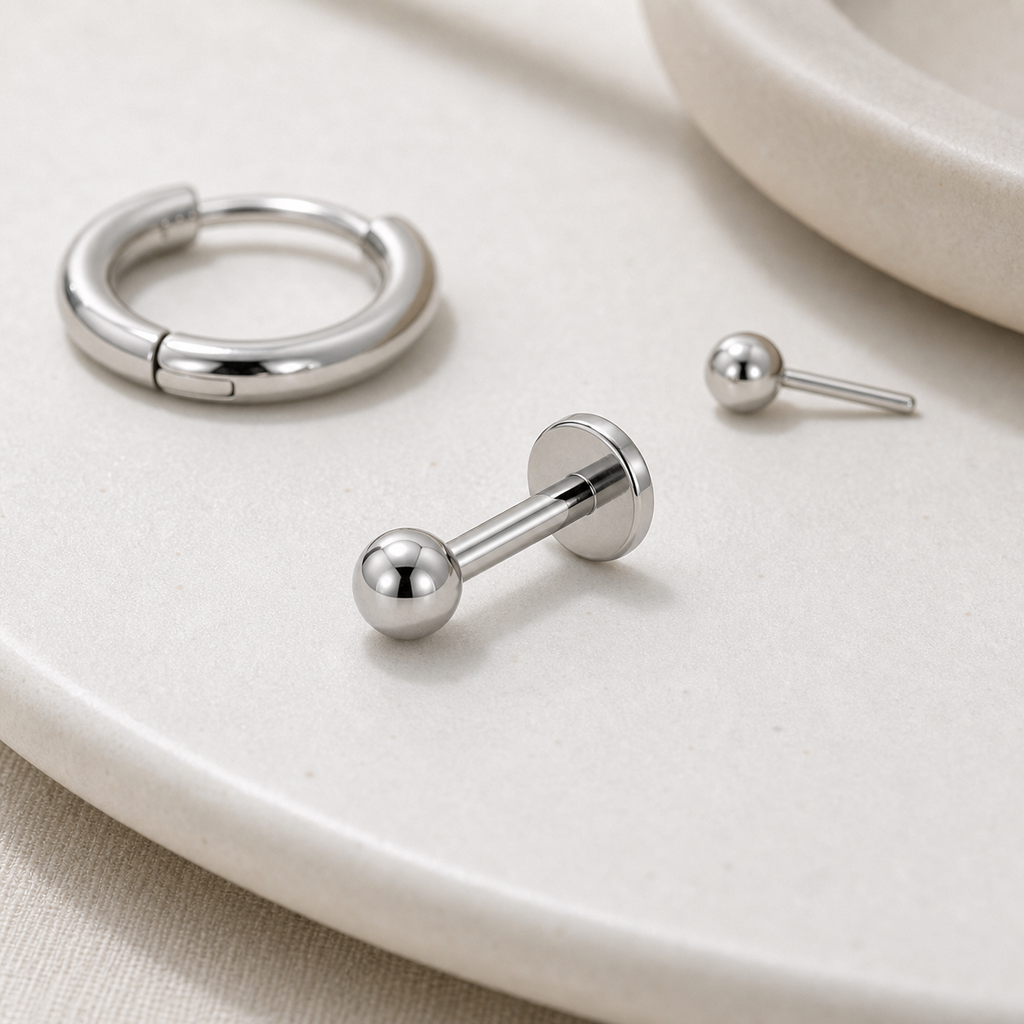 [TOPOSH-LEGACY-LAYOUT-REPAIR-20260717-LEGACY06:TP-FB-IN-SIL-16G8-T4-PLN-1179:06] Ball Titanium Flat Back – Silver | 06_accessory_flatlay