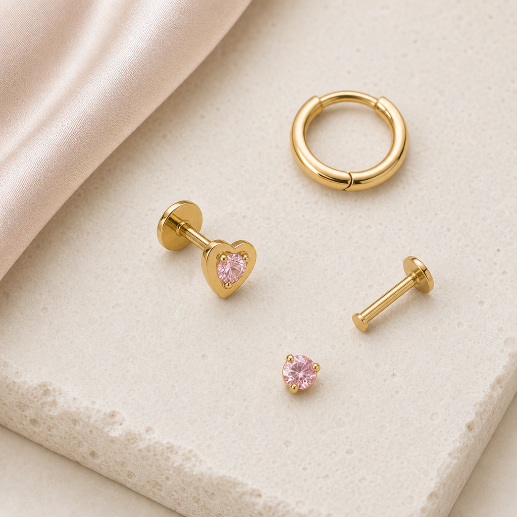 [TOPOSH-LEGACY-LAYOUT-REPAIR-20260717-LEGACY08:TP-FB-TH-GD-18G6-T4-PKCZ-109:06] Heart Pink CZ Titanium Flat Back – Gold | 06_accessory_flatlay