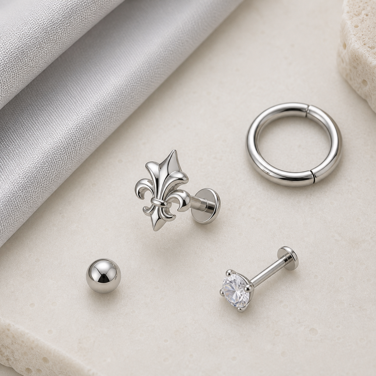 [TOPOSH-LEGACY-LAYOUT-REPAIR-20260717-LEGACY07:TP-FB-TH-SIL-16G6-PLN-192:06] Fleur-de-Lis Titanium Flat Back – Silver | 06_accessory_flatlay