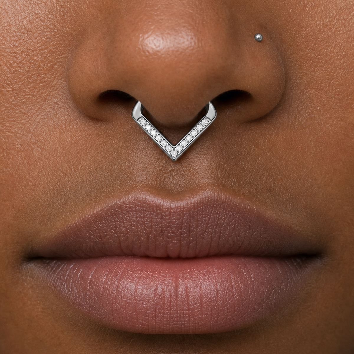 [TOPOSH-ROLE-ORDER-CLEANUP-20260717-BATCH19:TP-SEP-SIL-16G10-CLCZ-007:03] Clear CZ Titanium Septum Ring – Silver | 03_model_black