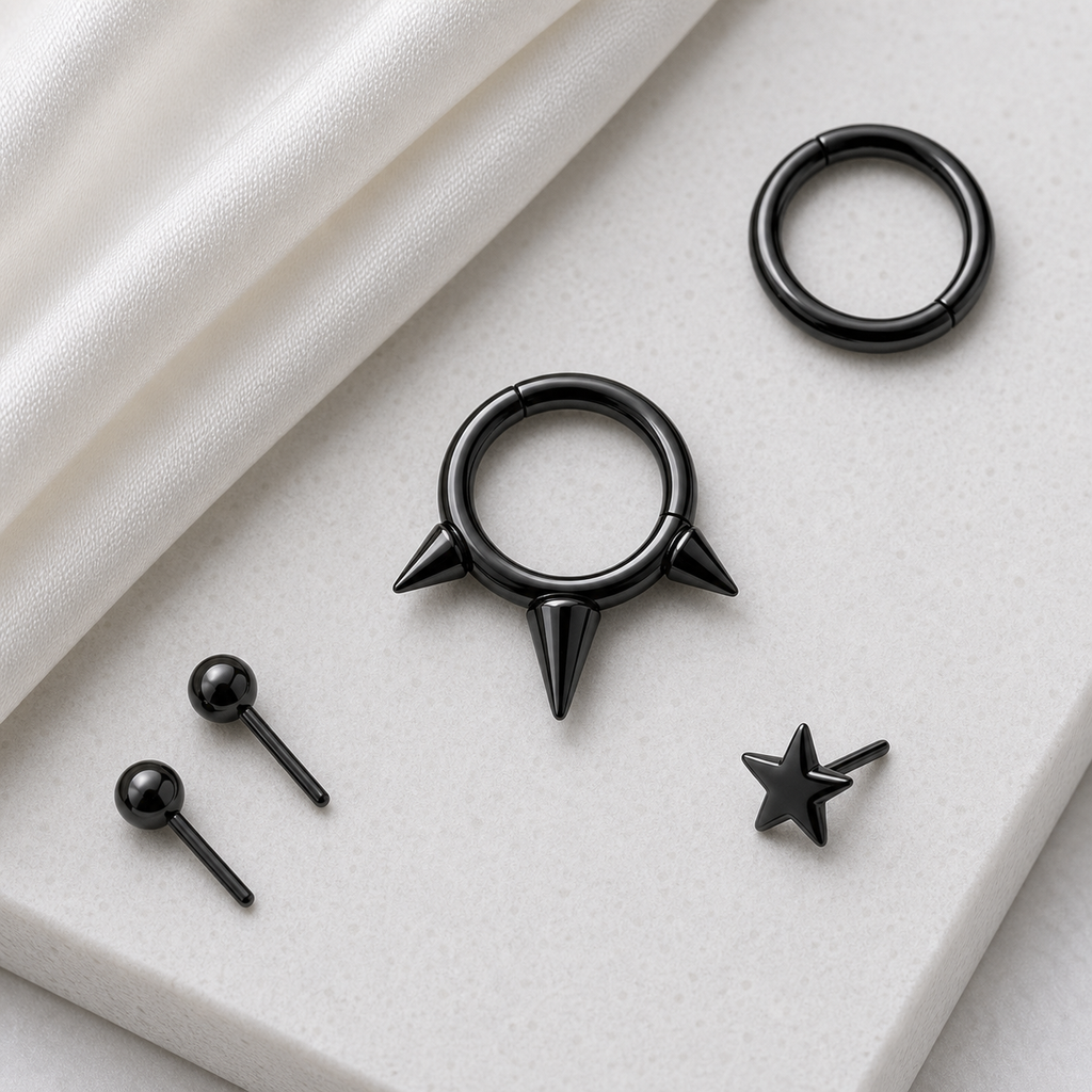 [TOPOSH-ROLE-ORDER-CLEANUP-20260717-BATCH24:TP-SR-BK-16G8-PLN-032:06] Triple Spike Titanium Segment Ring – Black | 06_accessory_flatlay