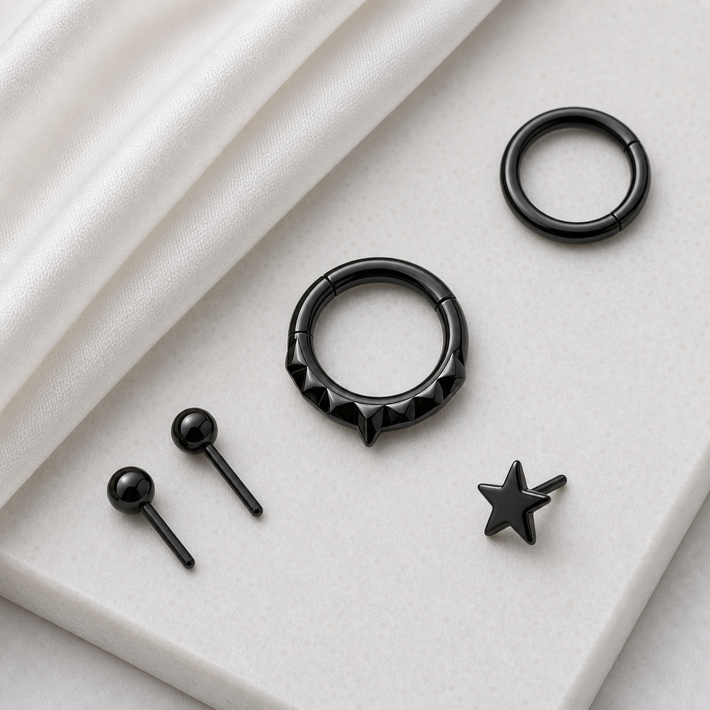 [TOPOSH-ROLE-ORDER-CLEANUP-20260717-BATCH22:TP-SR-BK-16G8-PLN-908:06] Faceted Titanium Segment Ring – Black | 06_accessory_flatlay