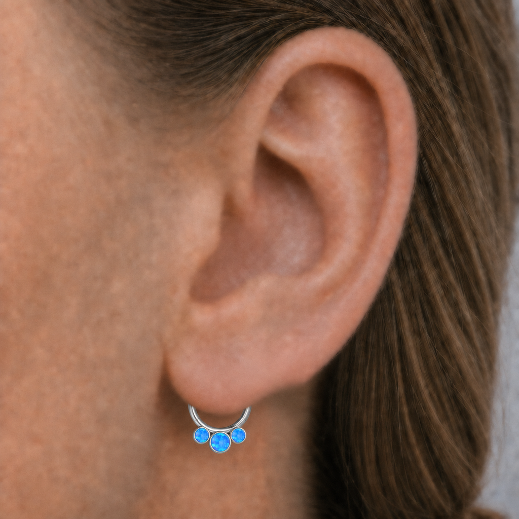 [TOPOSH-ROLE-ORDER-CLEANUP-20260717-BATCH21:TP-SR-CB-SIL-16G8-OP05-001:02] Blue Opal Titanium Segment Ring – Silver | 02_model_white