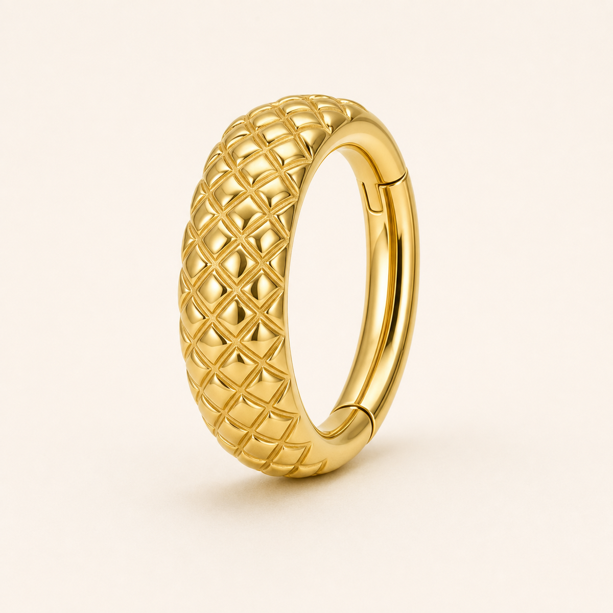 [TOPOSH-ROLE-ORDER-CLEANUP-20260717-BATCH25:TP-SR-GD-16G10-PLN-122:01] Woven Titanium Segment Ring – Gold | 01_primary_product_bg