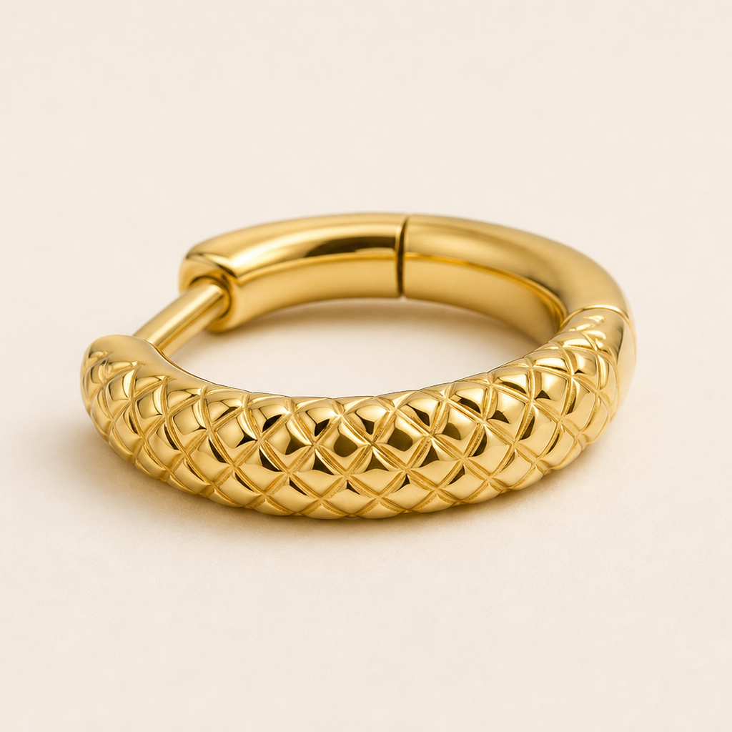 [TOPOSH-ROLE-ORDER-CLEANUP-20260717-BATCH25:TP-SR-GD-16G10-PLN-122:05] Woven Titanium Segment Ring – Gold | 05_product_angles