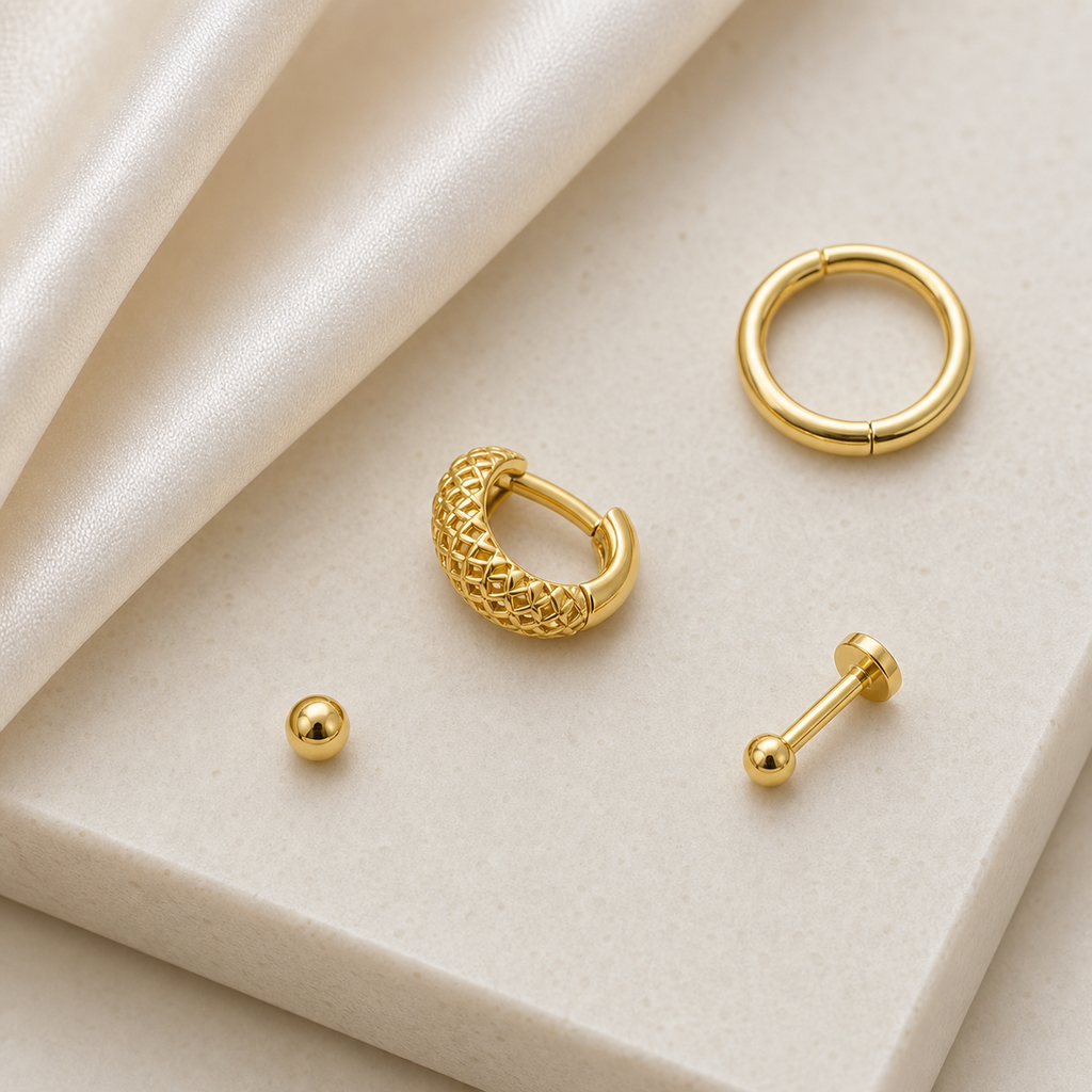 [TOPOSH-ROLE-ORDER-CLEANUP-20260717-BATCH25:TP-SR-GD-16G10-PLN-122:06] Woven Titanium Segment Ring – Gold | 06_accessory_flatlay