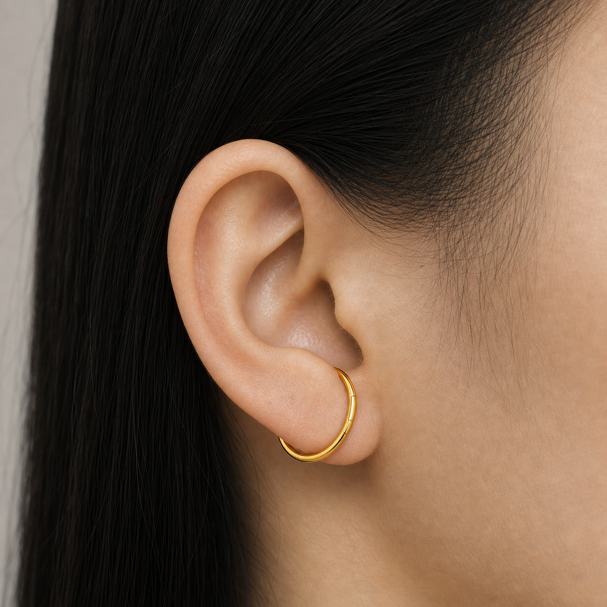 [TOPOSH-ROLE-ORDER-CLEANUP-20260717-BATCH19:TP-SR-GD-16G12-PLN-1260:04] Titanium Segment Ring – Gold, 12mm | 04_model_asian