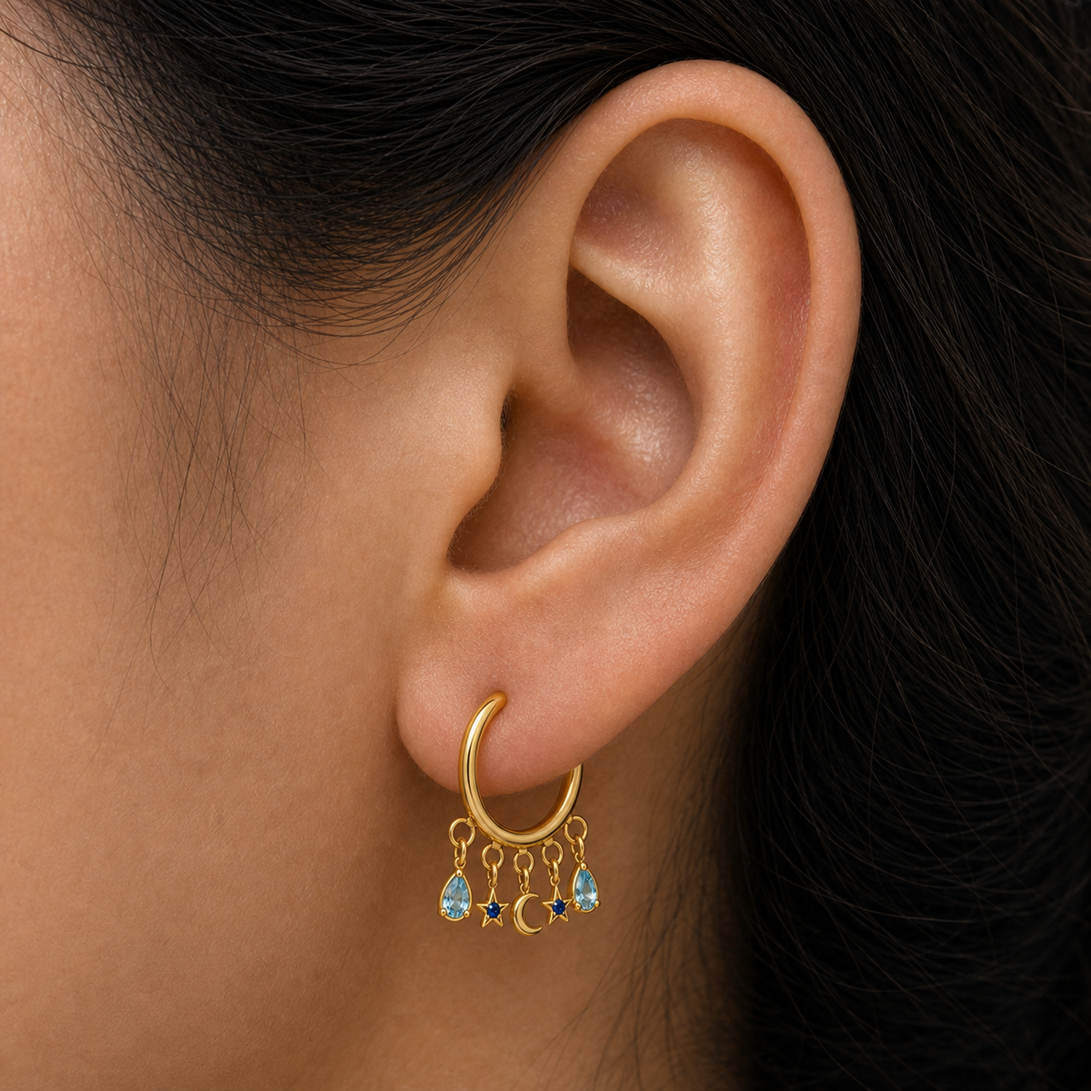 [TOPOSH-ROLE-ORDER-CLEANUP-20260717-BATCH19:TP-SR-GD-16G8-NBL-012:04] Navy Blue Titanium Segment Ring – Gold | 04_model_asian