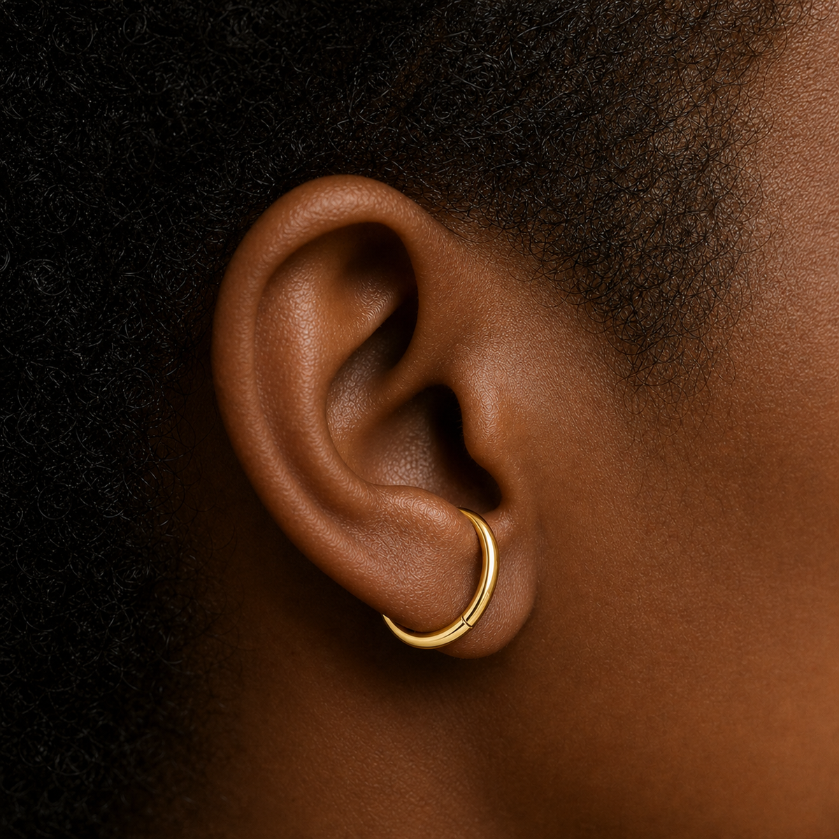 [TOPOSH-ROLE-ORDER-CLEANUP-20260717-BATCH19:TP-SR-GD-16G8-PLN-1279:03] Titanium Segment Ring – Gold, 8mm | 03_model_black