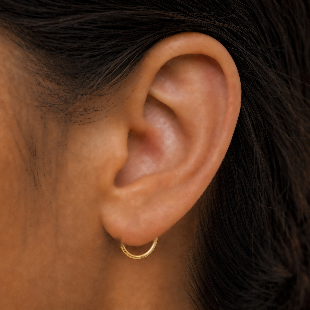[TOPOSH-ROLE-ORDER-CLEANUP-20260717-BATCH19:TP-SR-GD-16G8-PLN-1279:04] Titanium Segment Ring – Gold, 8mm | 04_model_asian