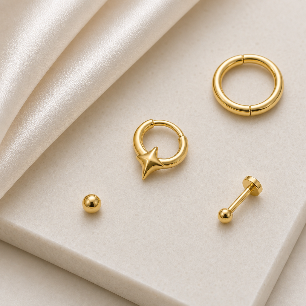[TOPOSH-ROLE-ORDER-CLEANUP-20260717-BATCH24:TP-SR-GD-16G8-PLN-1645:06] Star Titanium Segment Ring – Gold | 06_accessory_flatlay