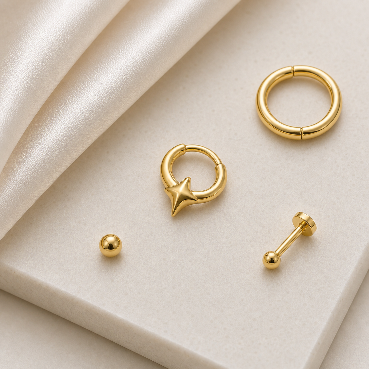 [TOPOSH-ROLE-ORDER-CLEANUP-20260717-BATCH24:TP-SR-GD-16G8-PLN-1645:06] Star Titanium Segment Ring – Gold | 06_accessory_flatlay
