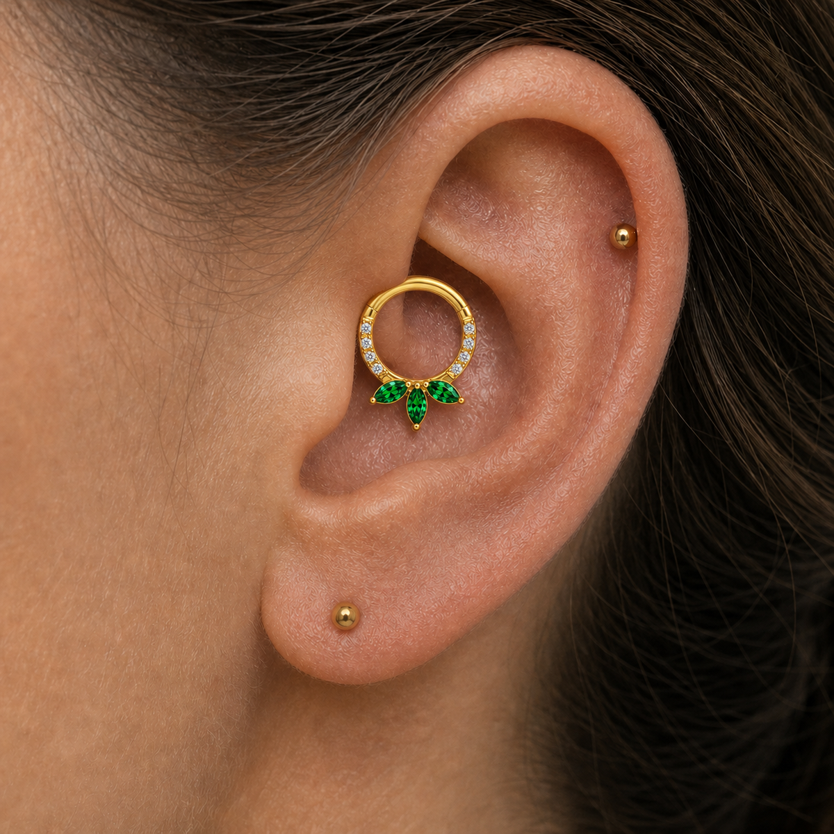 [TOPOSH-ROLE-ORDER-CLEANUP-20260717-BATCH20:TP-SR-GD-16G8-SW205-1153:02] Emerald Crystal Titanium Segment Ring – Gold | 02_model_white