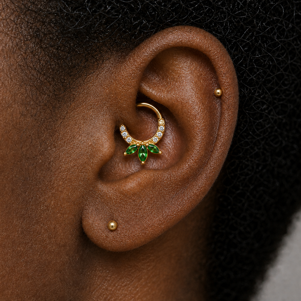 [TOPOSH-ROLE-ORDER-CLEANUP-20260717-BATCH20:TP-SR-GD-16G8-SW205-1153:03] Emerald Crystal Titanium Segment Ring – Gold | 03_model_black