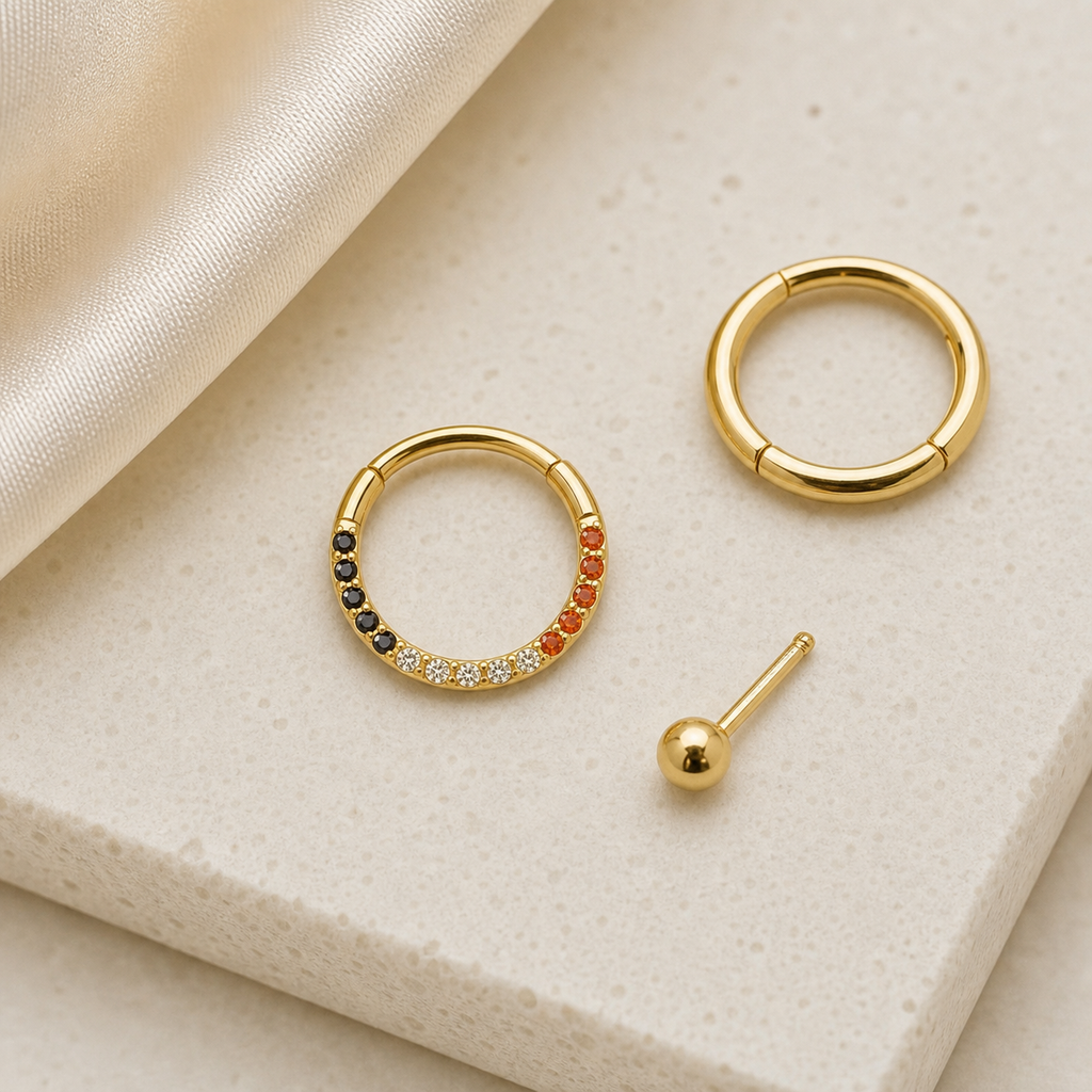 [TOPOSH-ROLE-ORDER-CLEANUP-20260717-BATCH20:TP-SR-GD-20G10-GDCZ-681:06] Tri-Color CZ Titanium Segment Ring – Gold | 06_accessory_flatlay