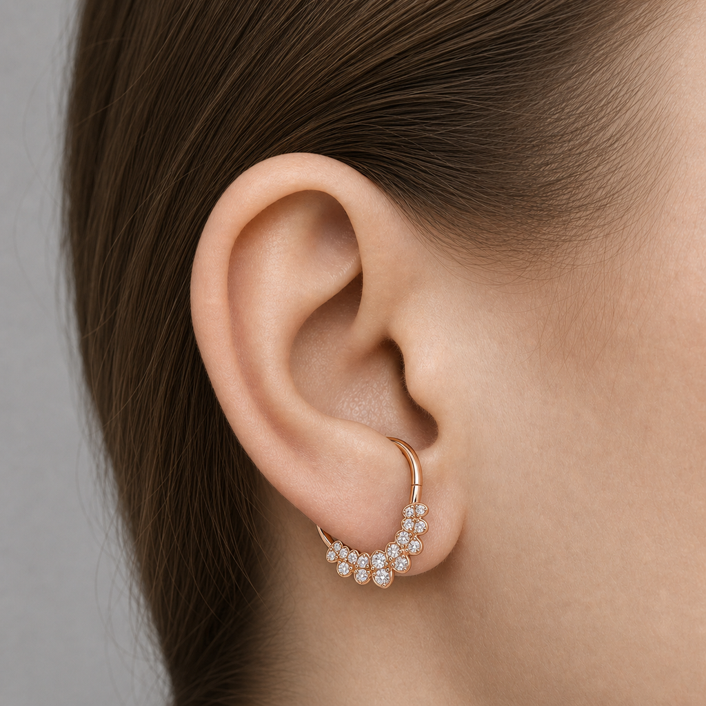 [TOPOSH-ROLE-ORDER-CLEANUP-20260717-BATCH21:TP-SR-RG-16G8-CLCZ-RG1105:02] Cluster Clear CZ Titanium Segment Ring – Rose Gold | 02_model_white