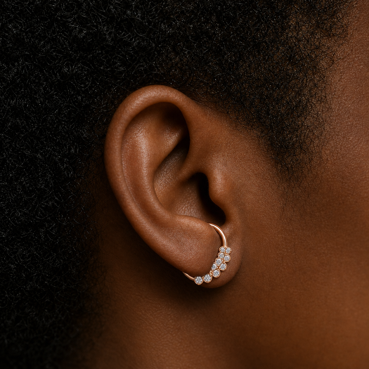 [TOPOSH-ROLE-ORDER-CLEANUP-20260717-BATCH21:TP-SR-RG-16G8-CLCZ-RG1105:03] Cluster Clear CZ Titanium Segment Ring – Rose Gold | 03_model_black