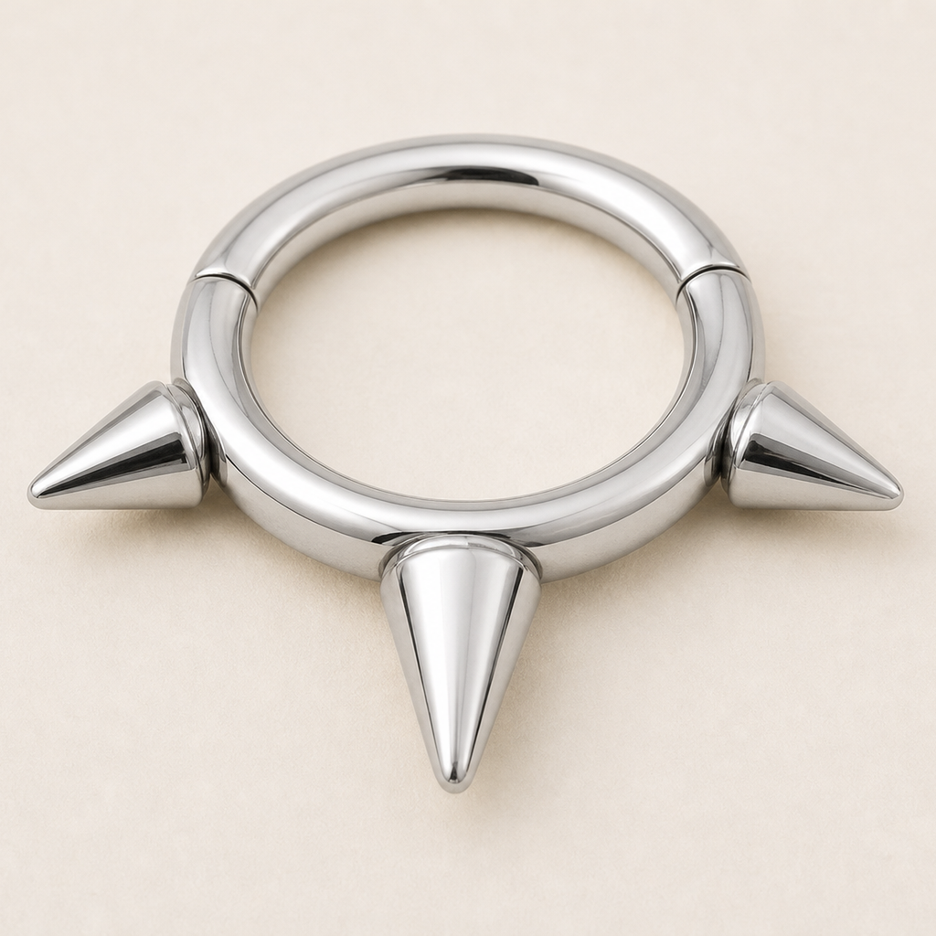 [TOPOSH-ROLE-ORDER-CLEANUP-20260717-BATCH25:TP-SR-SIL-14G8-PLN-028:05] Triple Spike Titanium Segment Ring – Silver | 05_product_angles