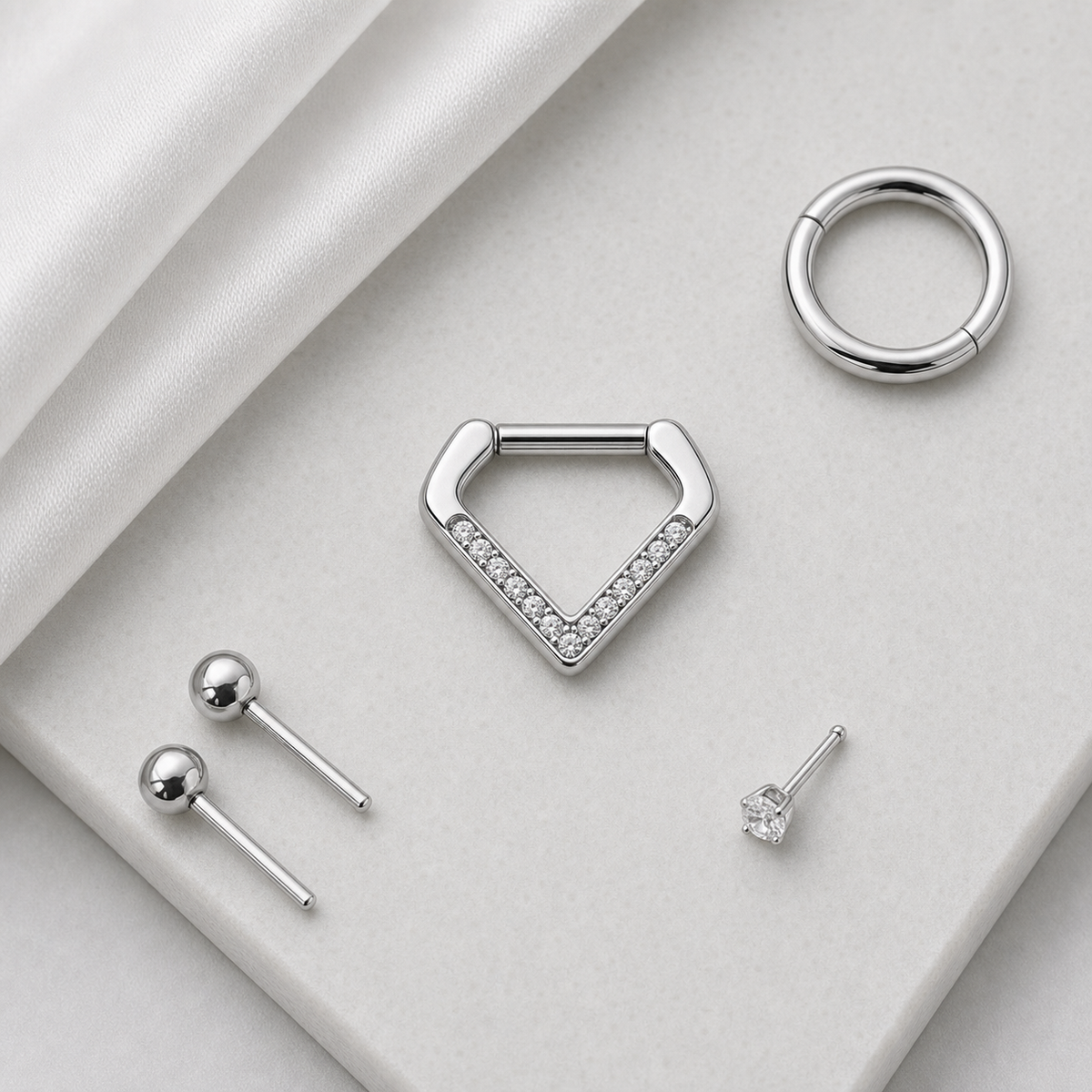 [TOPOSH-ROLE-ORDER-CLEANUP-20260717-BATCH25:TP-SR-SIL-16G10-CLCZ-003:06] V-Set Clear CZ Titanium Segment Ring – Silver | 06_accessory_flatlay