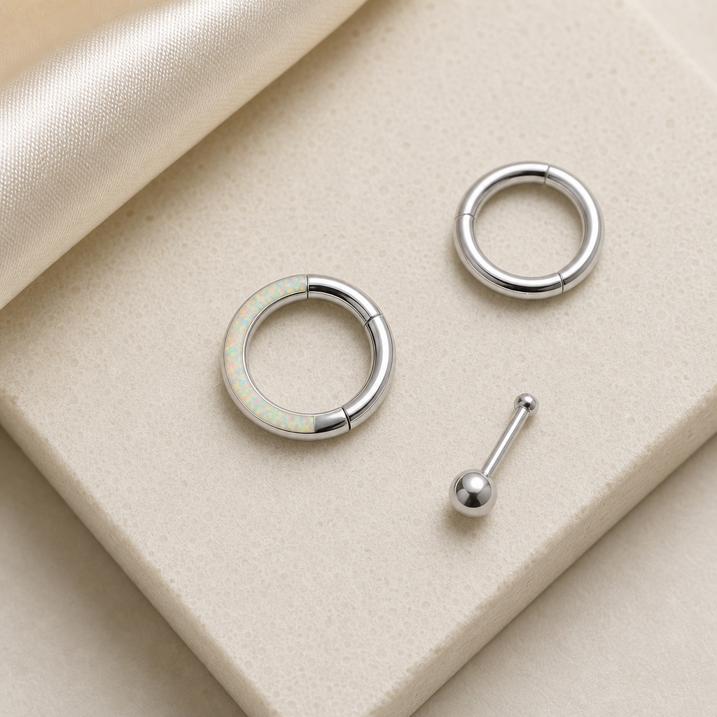 [TOPOSH-ROLE-ORDER-CLEANUP-20260717-BATCH23:TP-SR-SIL-16G6-OP17-107:06] White Opal Inlay Titanium Segment Ring – Silver | 06_accessory_flatlay