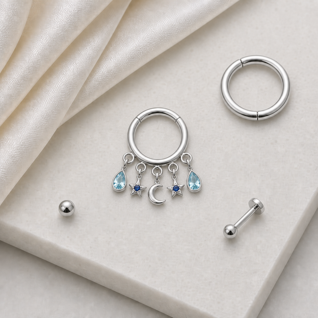 [TOPOSH-ROLE-ORDER-CLEANUP-20260717-BATCH20:TP-SR-SIL-16G8-NBL-013:06] Navy Blue Titanium Segment Ring – Silver | 06_accessory_flatlay