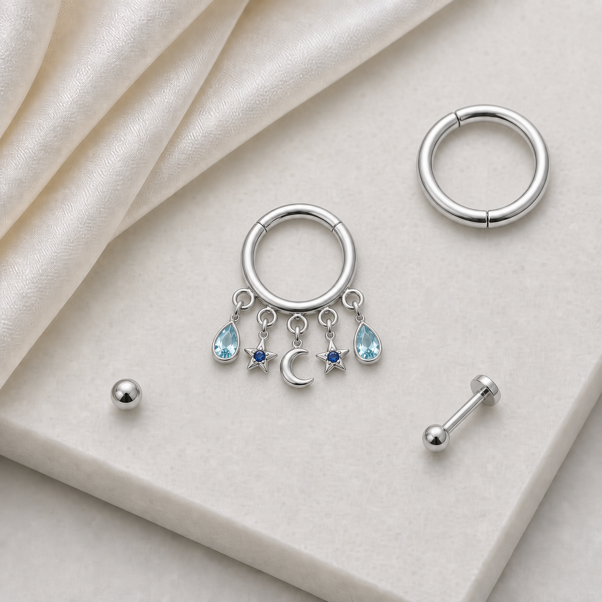 [TOPOSH-ROLE-ORDER-CLEANUP-20260717-BATCH20:TP-SR-SIL-16G8-NBL-013:06] Navy Blue Titanium Segment Ring – Silver | 06_accessory_flatlay