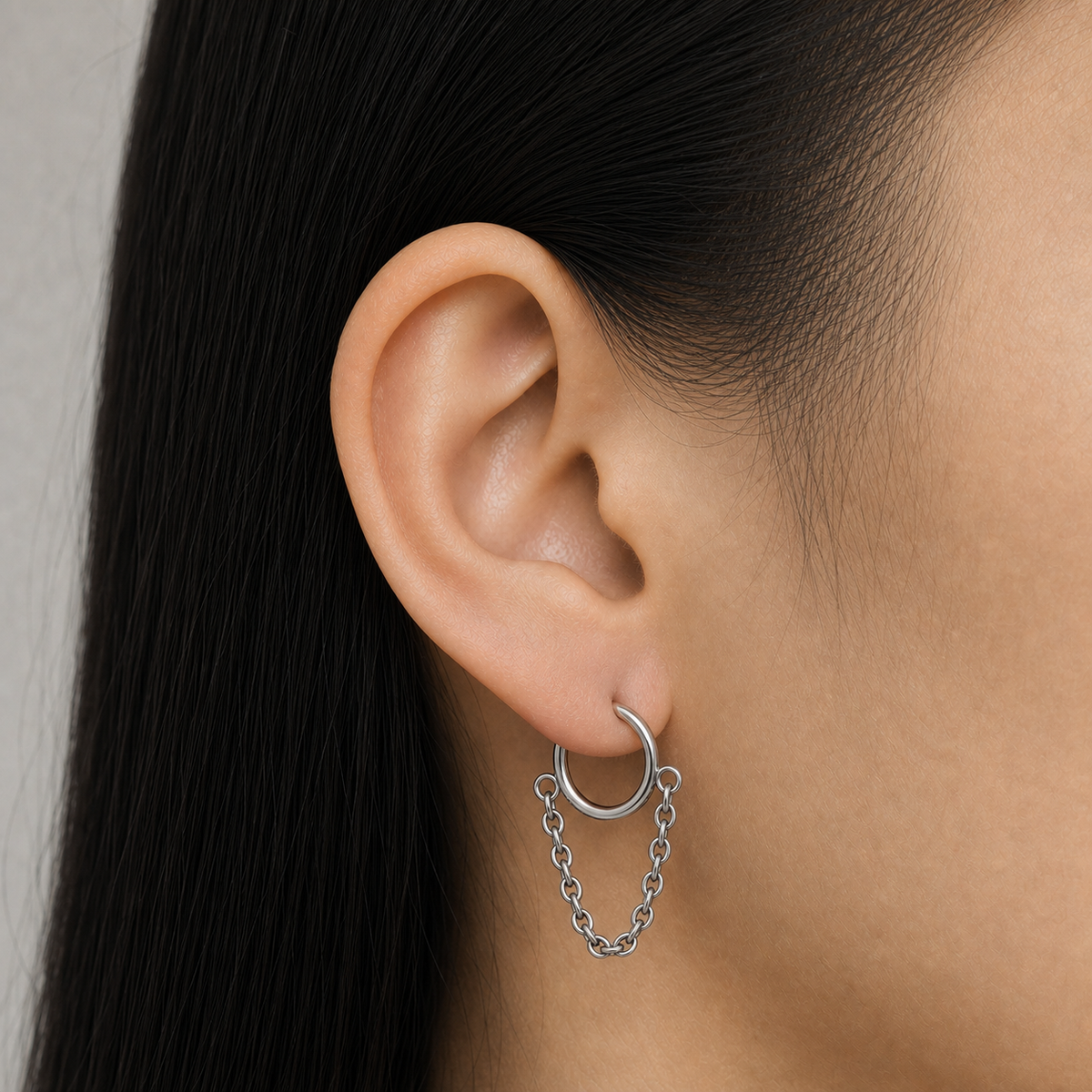 [TOPOSH-ROLE-ORDER-CLEANUP-20260717-BATCH19:TP-SR-WG-14G6-PLN-1582:04] Titanium Segment Ring – White Gold | 04_model_asian
