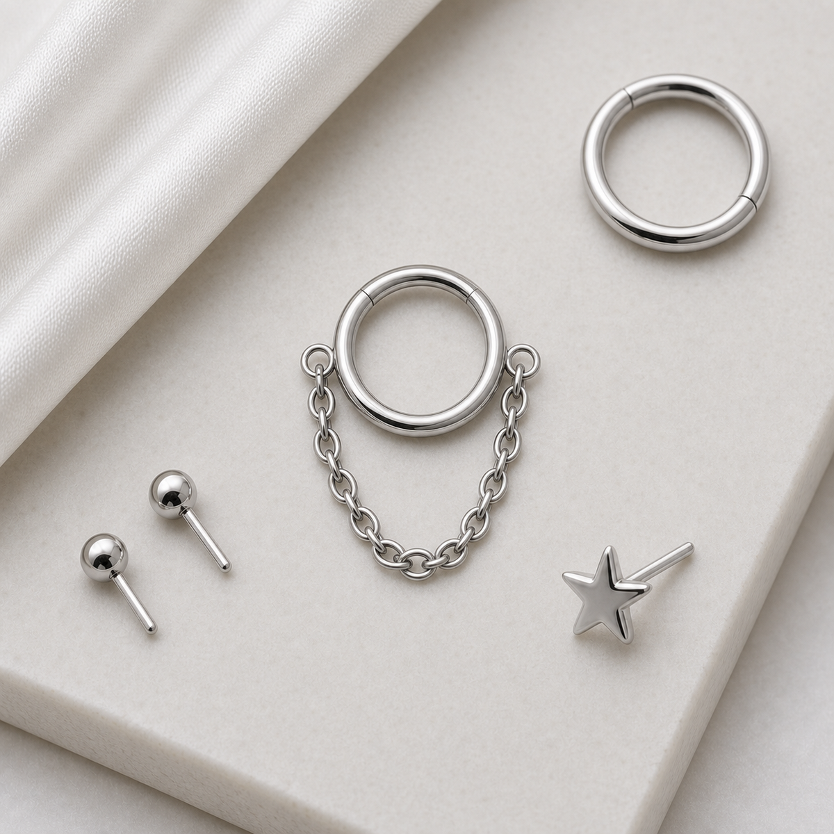 [TOPOSH-ROLE-ORDER-CLEANUP-20260717-BATCH19:TP-SR-WG-14G6-PLN-1582:06] Titanium Segment Ring – White Gold | 06_accessory_flatlay