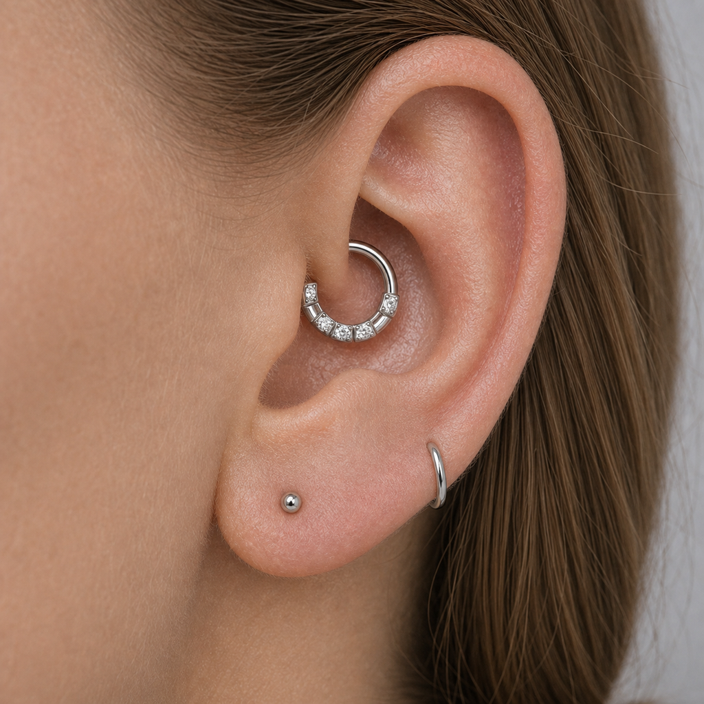 [TOPOSH-ROLE-ORDER-CLEANUP-20260717-BATCH20:TP-SR-WG-16G8-CLCZ-1121:02] Clear CZ Titanium Segment Ring – White Gold | 02_model_white