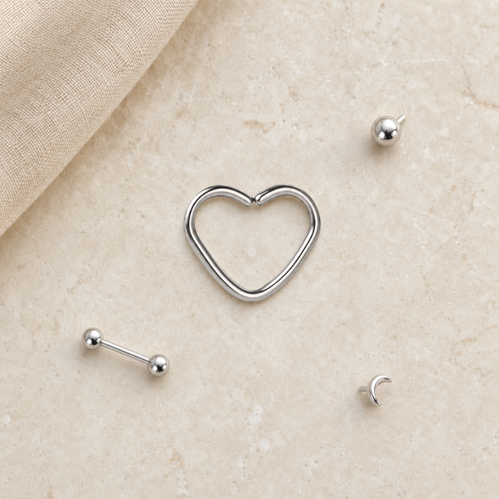 [TOPOSH-RECENT-REPAIR-20260715:TP-HOP-SIL-16G10-PLN-005:06] TP-HOP-SIL-16G10-PLN-005 | 06_accessory_flatlay