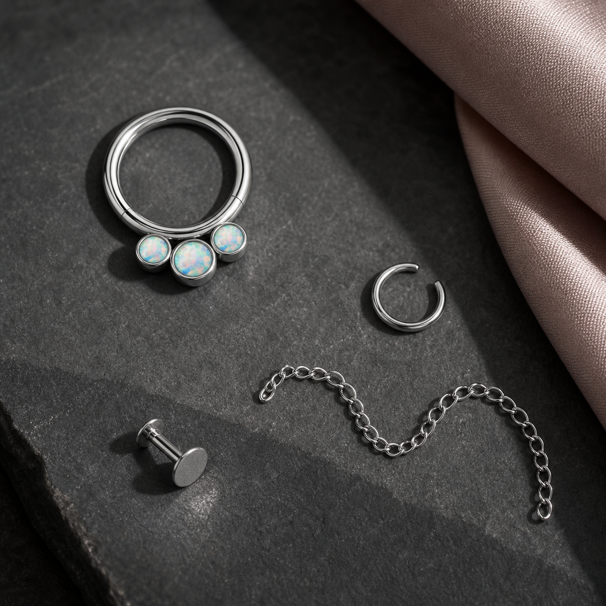 [TOPOSH-NEW-ISSUE-20260715-B01:TP-SR-SIL-16G8-OP17-002:06] TP-SR-SIL-16G8-OP17-002 | 06_accessory_flatlay